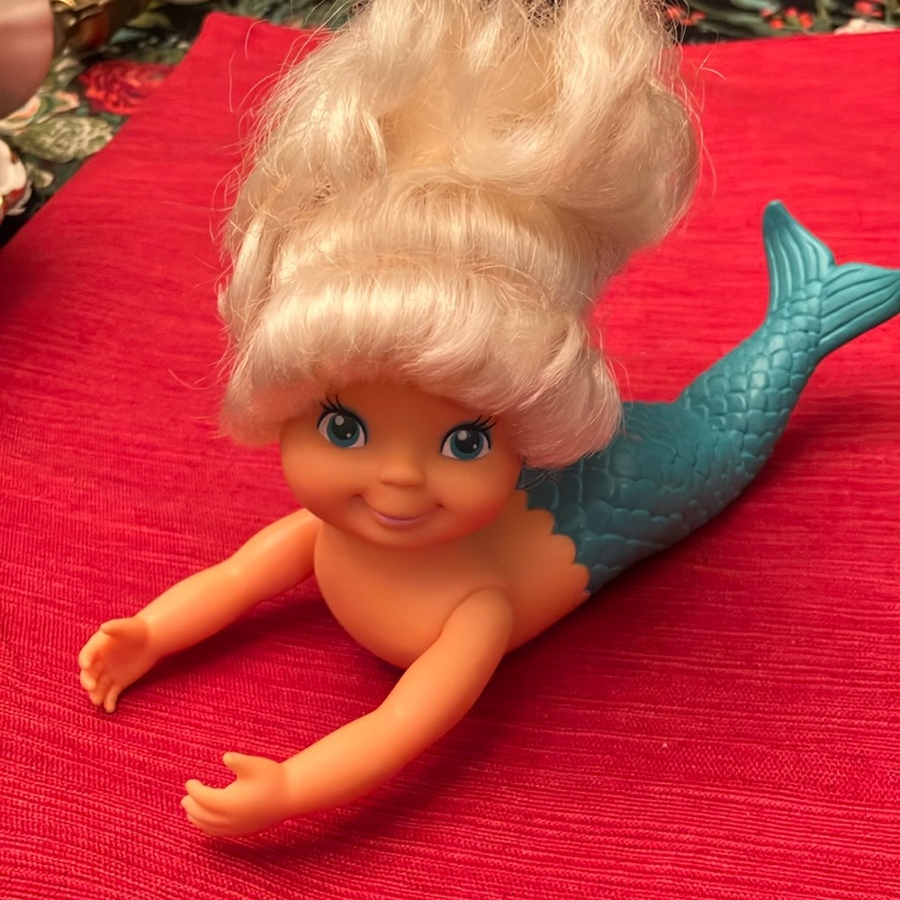 Vintage TnT Mermaid Bath Toy w/ Aqua Tail. Blond hair and blue eyes 8” 1990s